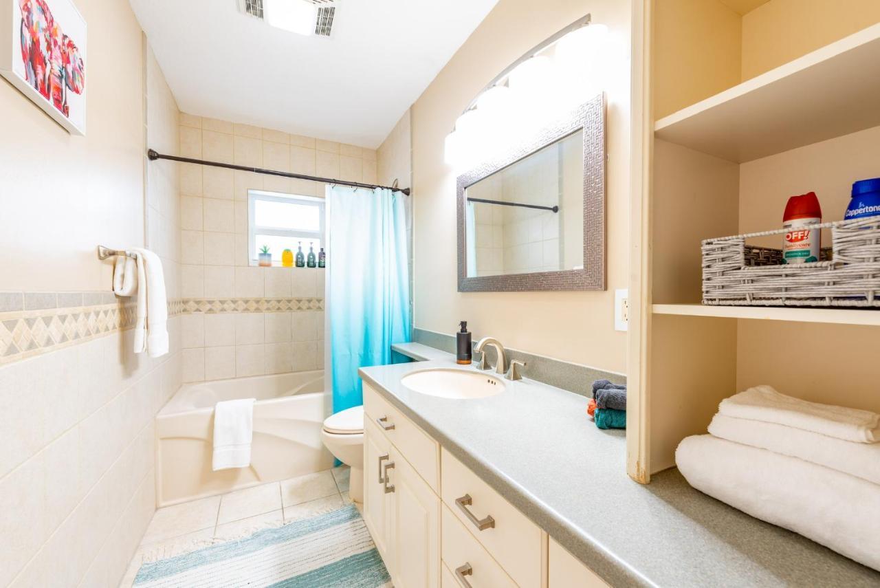 Colorful Home - Pool - Game Room - Basketball Court - Bbq & More Fort Lauderdale Exterior photo