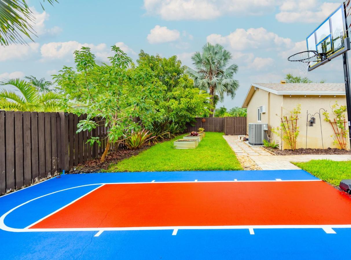 Colorful Home - Pool - Game Room - Basketball Court - Bbq & More Fort Lauderdale Exterior photo